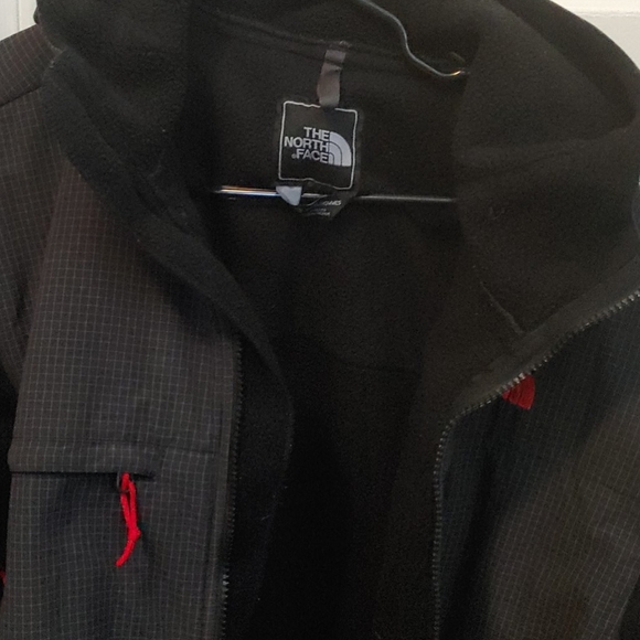 The North Face Black  Polartec recycled Jacket - Picture 3 of 4